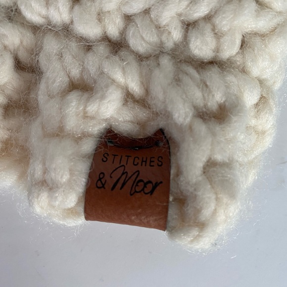 Stiches & Moor Double Pom Faux Fur Beanie Hat Natural Wool White - Picture 3 of 5